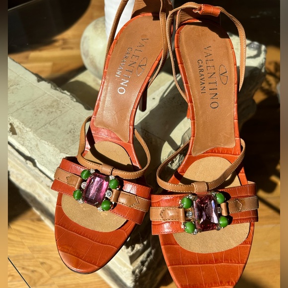 Beautiful Valentino heels - Picture 1 of 5